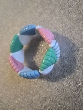 VTG Avon 1984 Seashell Stretch Bracelet - Pink, Blue & Green